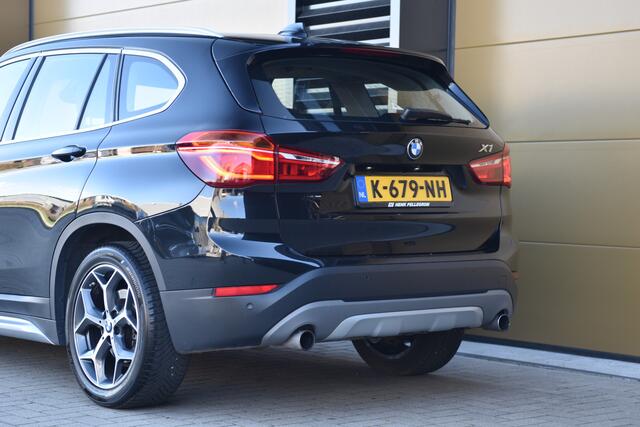 BMW X1 xDrive20i Executive * Trekhaak * Sportstoelen * Achteruitrijcamera * Comforttoegang *
