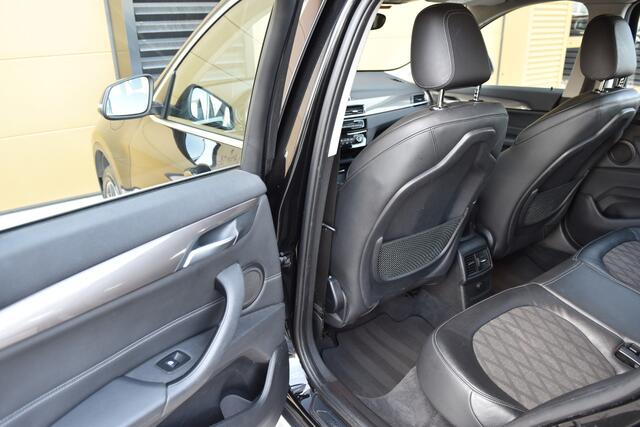 BMW X1 xDrive20i Executive * Trekhaak * Sportstoelen * Achteruitrijcamera * Comforttoegang *
