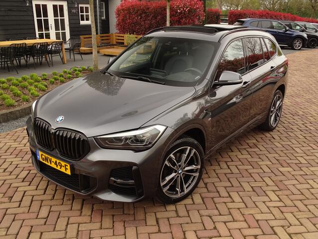 BMW X1 xDrive20i M-Sport | 4WD | Head-up | 19inch! | Keyless| Pano | Trekhaak! 192PK | Flippers