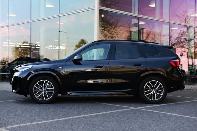 BMW X1 xDrive25e M Sport Automaat / Trekhaak / Sportstoelen / M Adaptief onderstel / Achteruitrijcamera / Getint Glas