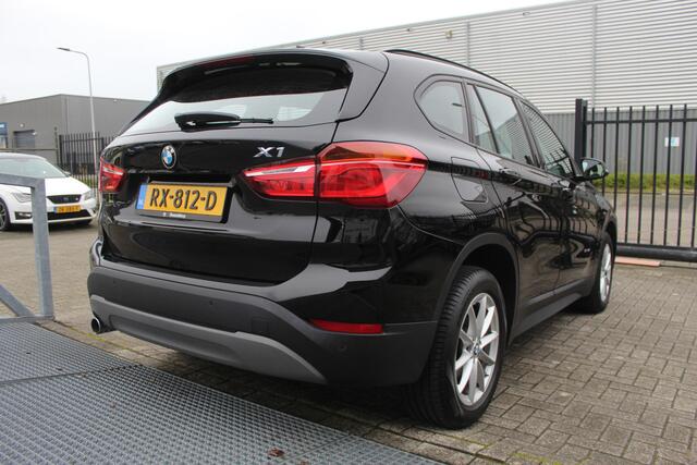 BMW X1 sDrive18i Executive Automaat | Panoramadak | Lederen bekleding | Cruise control | Climate control | Stoelverwarming | Navgatie | Nederlands geleverd