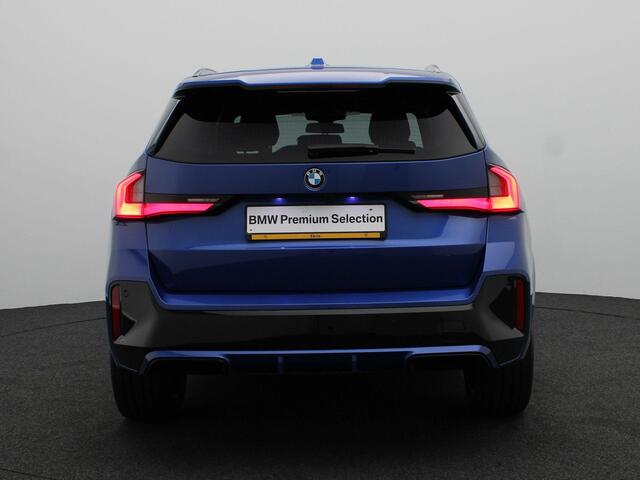 BMW X1 sDrive18i M Sportpakket | LED | Schuifdak | Elektrisch Verstelbare Stoelen | Stoelverwarming | DAB | Harman Kardon sound | 19''