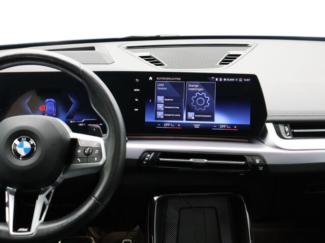 BMW X1 sDrive18i M Sportpakket | LED | Schuifdak | Elektrisch Verstelbare Stoelen | Stoelverwarming | DAB | Harman Kardon sound | 19''
