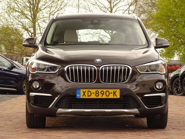 BMW X1 sDrive20i X-line | Head-Up | Stuurverwarming! | Stoelverw | Nav | Leer | Camera!