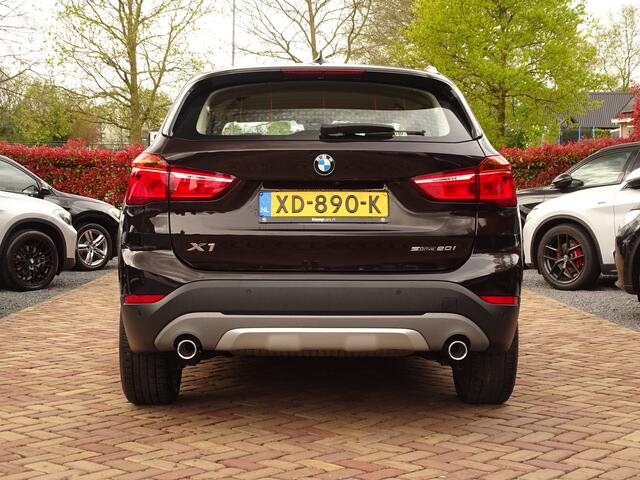 BMW X1 sDrive20i X-line | Head-Up | Stuurverwarming! | Stoelverw | Nav | Leer | Camera!