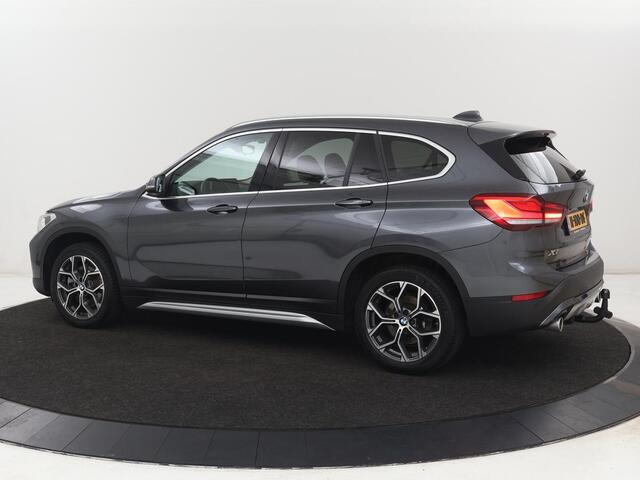 BMW X1 sDrive20i Business Edition Plus | Leder | Head-Up | Stoelverwarming | Trekhaak | Camera | Sfeerverlichting | Navigatie | X Line | Full LED | DAB | Cruise control | Parkeerhulp | Bluetooth