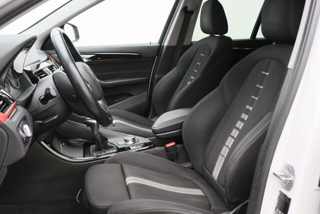 BMW X1 sDrive18i High Executive Automaat LED, Head-Up, Climate, Cruise, Navigatie, Stoelverw., Trekhaak, 18''
