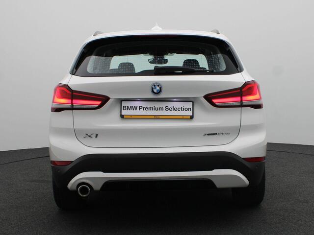 BMW X1 xDrive25e Sportline | Sportstoelen | Park Distance Control Achter | LED-koplampen | Navigatiesysteem | 18''