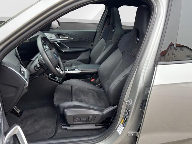 BMW X1 xDrive30e M-SPORT PRO ** LED, M-SPORTST, PANORAMA, TREKH, 20-inch LMV, HuD, ACC ** 1e EIG - ZEER EXCL ** ** INFORMEER OOK NAAR ONZE AANTREKKELIJKE FINANCIAL-LEASE TARIEVEN **