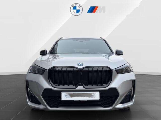BMW X1 xDrive30e M-SPORT PRO ** LED, M-SPORTST, PANORAMA, TREKH, 20-inch LMV, HuD, ACC ** 1e EIG - ZEER EXCL ** ** INFORMEER OOK NAAR ONZE AANTREKKELIJKE FINANCIAL-LEASE TARIEVEN **
