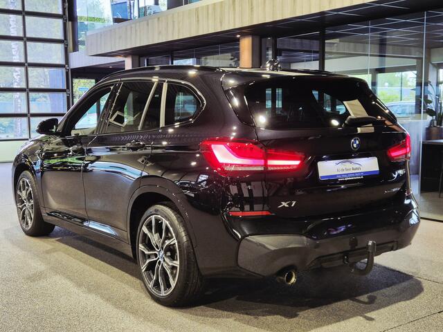 BMW X1 xDrive25e High Executive M-Sport | "19 | Camera | Trekhaak | HUD | Carplay | 4x4