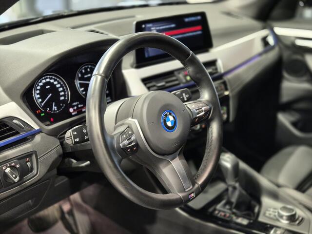 BMW X1 xDrive25e High Executive M-Sport | "19 | Camera | Trekhaak | HUD | Carplay | 4x4