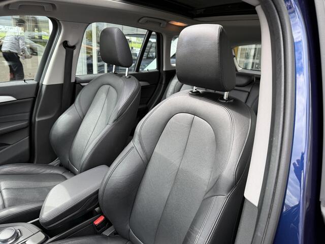 BMW X1 sDrive20i High Executive | NAP | Trekhaak | Cruise adaptief | Stoelverwarming | LED | Achteruitrijcamera | Climate Control | Heads-up display | Elektrisch glazen panorama-dak |