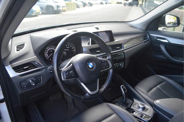 BMW X1 sDrive20i xLine Automaat / Comfort Access / Stoelverwarming / Cruise Control / LED / Stuurverwarming