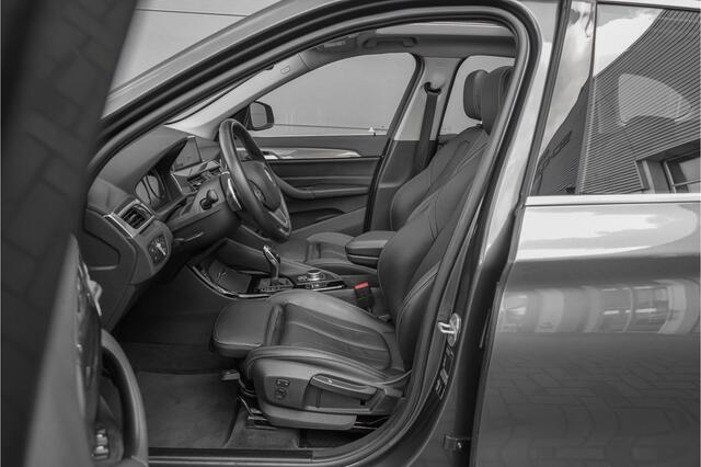 BMW X1 sDrive20i High Executive X-Line Pano Sportstoel Leder