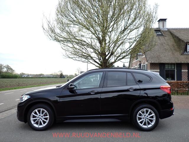 BMW X1 sDrive18i !! AUTOMAAT !! / SPORTSTOELEN / CRUISE / NAVI / STOELVERWARMING