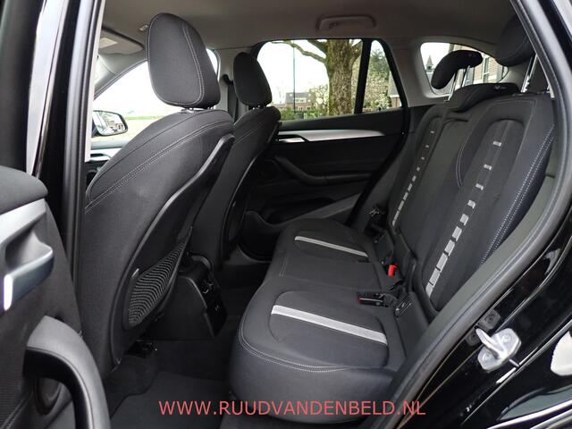 BMW X1 sDrive18i !! AUTOMAAT !! / SPORTSTOELEN / CRUISE / NAVI / STOELVERWARMING