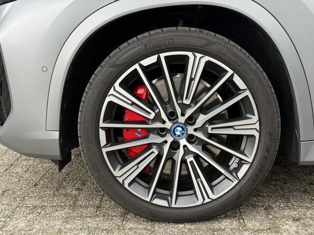 BMW X1 xDrive25e | Frozen Pure Grey | M-Sport Pro | 20'' | Panorama | Harman/Kardon | Driv. Ass. Prof. | Stuur + Stoelverw. | Elek. Trekhaak