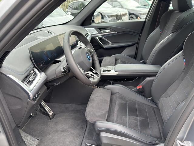 BMW X1 xDrive25e | Frozen Pure Grey | M-Sport Pro | 20'' | Panorama | Harman/Kardon | Driv. Ass. Prof. | Stuur + Stoelverw. | Elek. Trekhaak