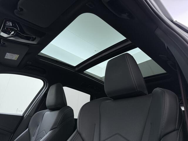 BMW X1 xDrive30e AUT-7 327pk 4WD Leer Pano-Dak/Hef-Dak Sport-Stoel+Elektr.+Geheugen+Verwarmd M-Sport-Pro +M-Exterieur+M-Interieur+M-Remmen Elektr.Wegklapbare-Trekhaak Harman-Kardon Adaptive-LED Live-Cockpit-Pro Driving assist plus Head-up displayShadow Luxury Li
