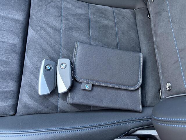 BMW X1 xDrive25e M-Sport Automaat / Trekhaak elektrisch uitklapbaar ( 1700 kg ) / Innovation pack / Voorstoelen verwarmd /