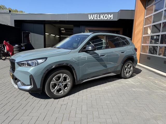 BMW X1 sDrive18i | NIEUW MODEL | Trekhaak | Sportstoelen met geheugen | Camera | Leer |