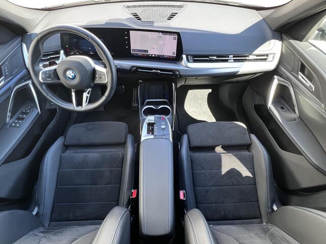 BMW X1 xDrive25e M-Sport / Dealer onderhouden / 1.700 kg trekgewicht / Elektrische klep / Navigatie/ Stoelverwarming / Parkeer assistent / Apple Carplay Android / 18" LM wielen / winterbanden /