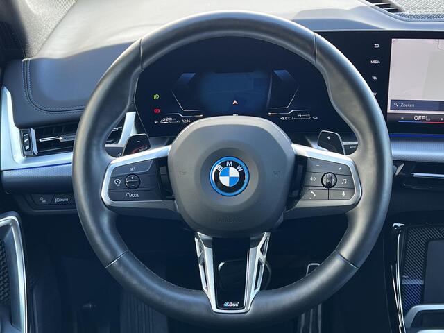 BMW X1 xDrive25e M-Sport / Dealer onderhouden / 1.700 kg trekgewicht / Elektrische klep / Navigatie/ Stoelverwarming / Parkeer assistent / Apple Carplay Android / 18" LM wielen / winterbanden /
