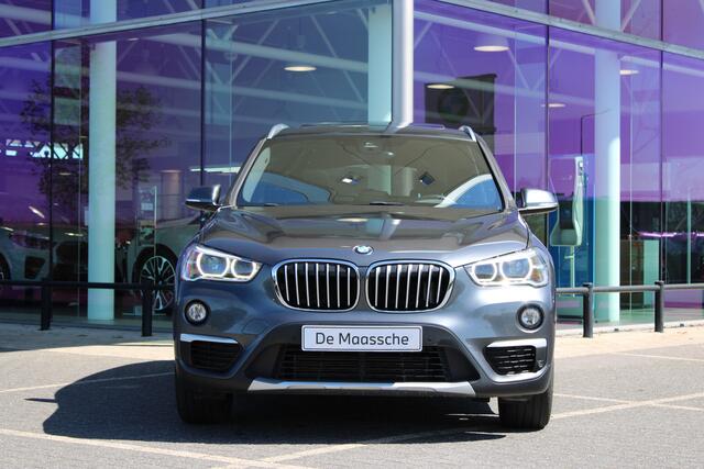 BMW X1 xDrive20i xLine Automaat / Trekhaak / Panoramadak / Comfort Access / Achteruitrijcamera / Stoelverwarming / Active Cruise Control
