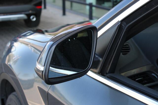 BMW X1 xDrive20i xLine Automaat / Trekhaak / Panoramadak / Comfort Access / Achteruitrijcamera / Stoelverwarming / Active Cruise Control