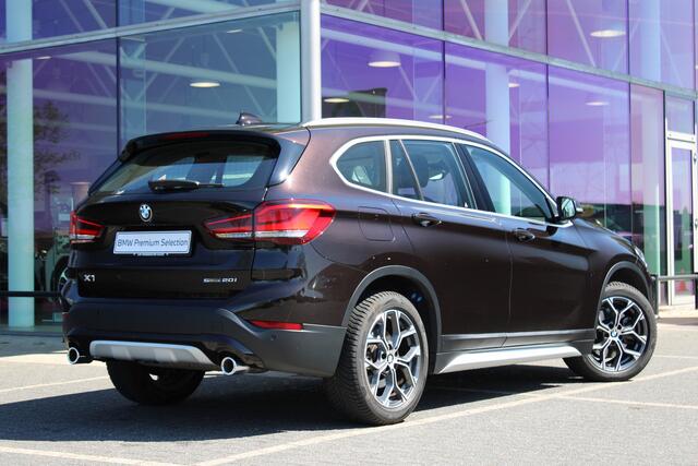 BMW X1 sDrive20i High Executive xLine Automaat / Sportstoelen / Cruise Control / LED / Head-Up / Stoelverwarming