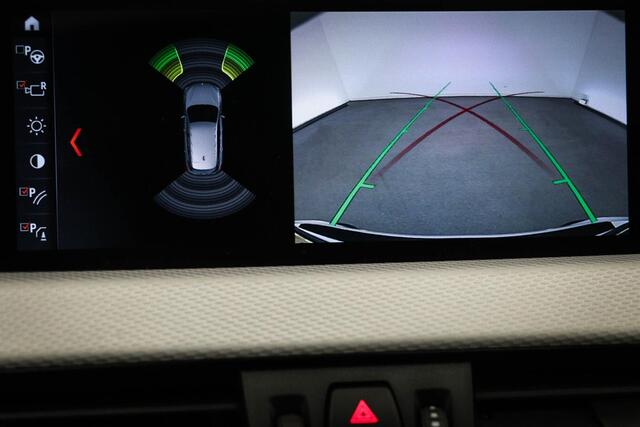 BMW X1 sDrive18i High Executive | M-SPORT | PANORAMADAK | STOELVERWARMING | TREKHAAK