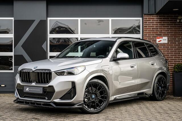 BMW X1 25e xDrive M Sport | Panorama | Maxton | Shadow | ACC | Camera | Adap. led | Trekhaak | Stoelverwarming | 20 inch |