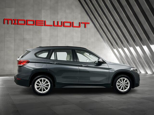 BMW X1 sDrive18i High Exe Shadow-Line Pano-dak/Leder/Stoelverw/Navi+/LED