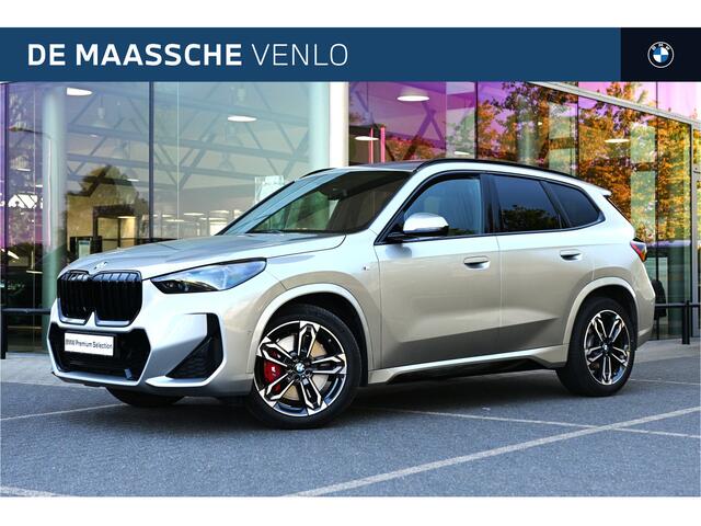BMW X1 sDrive18i M Sport Automaat / Trekhaak / Panoramadak / Sportstoelen / Comfort Access / Achteruitrijcamera / Harman-Kardon / Adaptieve LED