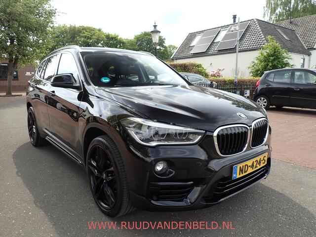 BMW X1 sDrive20i / HEAD-UP / SPORTLEER / 20" INCH / CAMERA