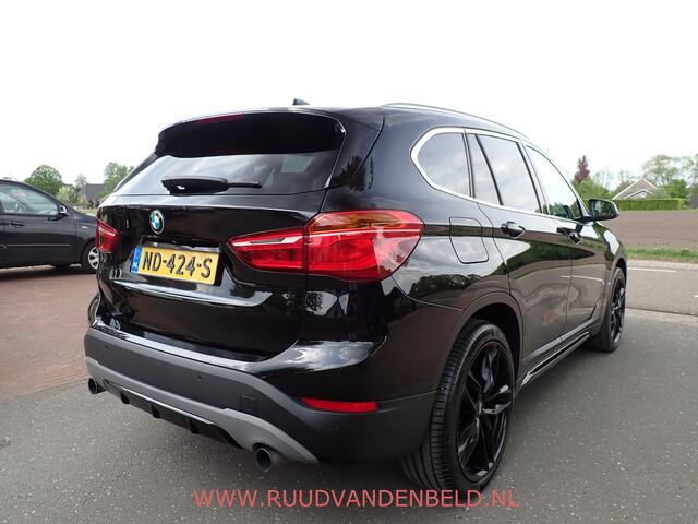 BMW X1 sDrive20i / HEAD-UP / SPORTLEER / 20" INCH / CAMERA