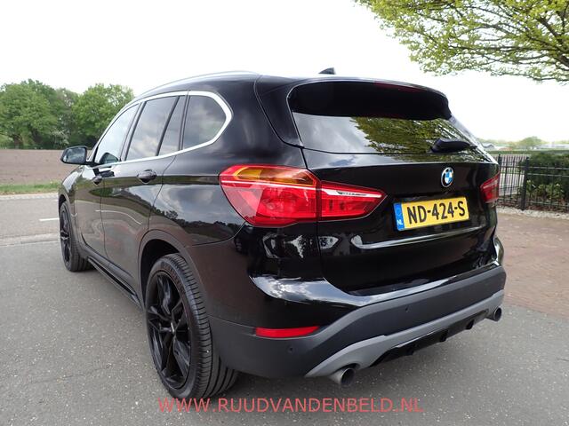 BMW X1 sDrive20i / HEAD-UP / SPORTLEER / 20" INCH / CAMERA