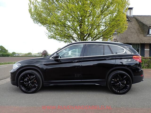 BMW X1 sDrive20i / HEAD-UP / SPORTLEER / 20" INCH / CAMERA