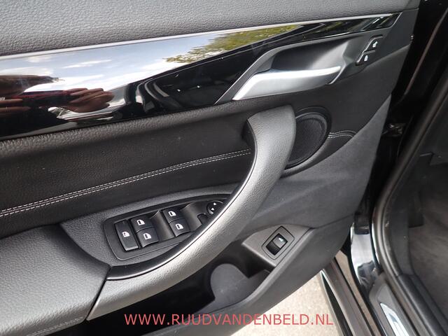 BMW X1 sDrive20i / HEAD-UP / SPORTLEER / 20" INCH / CAMERA