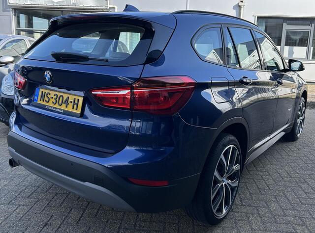 BMW X1 sDrive18i High Executive | NL AUTO | Automaat | Achteruitrijcamera | Navigatie | Parkeersensoren Voor en Achter | Lederen Bekleding | Stoelverwarming | Elektrische Achterklep | 2 Sleutels |