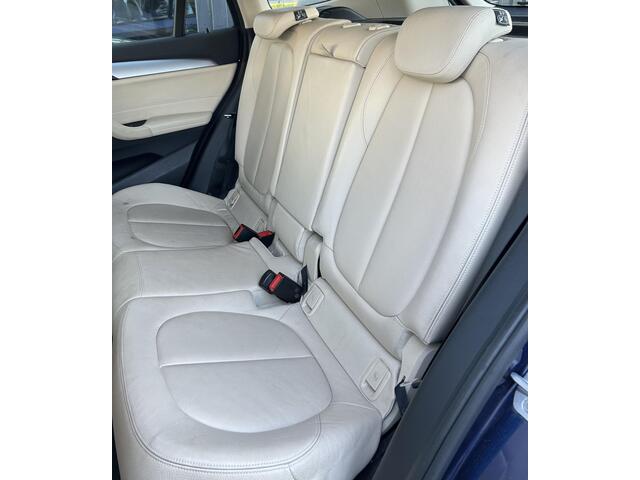 BMW X1 sDrive18i High Executive | NL AUTO | Automaat | Achteruitrijcamera | Navigatie | Parkeersensoren Voor en Achter | Lederen Bekleding | Stoelverwarming | Elektrische Achterklep | 2 Sleutels |