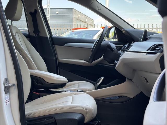 BMW X1 xDrive20i High Executive | Camera | Carplay | Leer | Parkeer Assistent | Driving Assistant Plus -Cruise control adaptief met stop&go, file assistent-grootlichtassistent-rijstrooksensor-