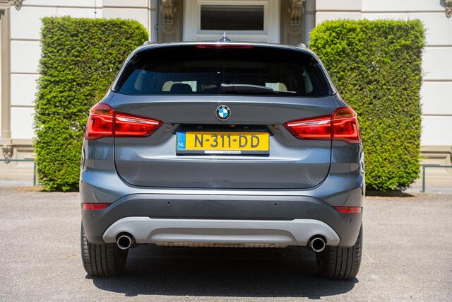BMW X1 xDrive20i High Executive TREKHAAK | PANO | ADAPTIVE | KEYLESS | CAMERA | STUURVERW