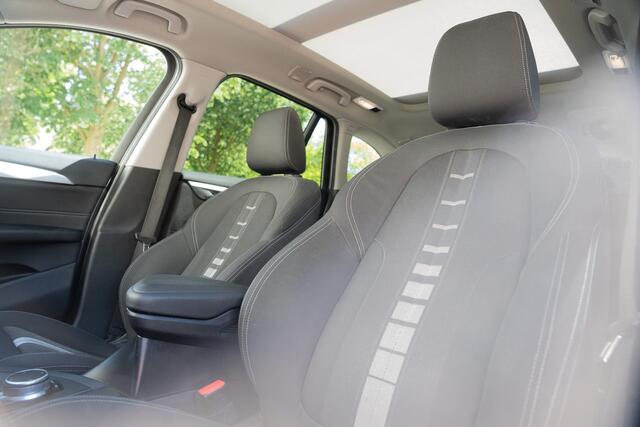 BMW X1 xDrive20i High Executive TREKHAAK | PANO | ADAPTIVE | KEYLESS | CAMERA | STUURVERW