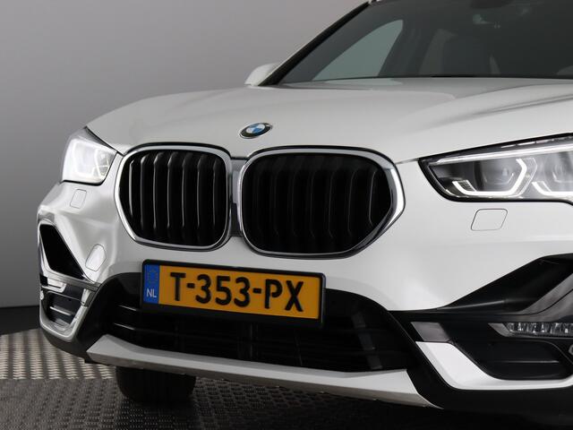 BMW X1 sDrive18i Executive Edition (Trekhaak / Camera / Elek. Achterklep / Stoelverw. / Navi / Sfeerverlichting)