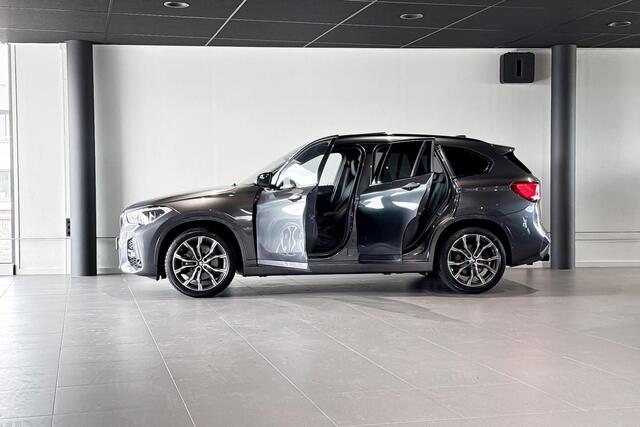 BMW X1 sDrive20i Business Edition Plus | M Sport | Glazen Panoramadak | Stoelverwarming | Achteruitrijcamera | Head-Up Display |