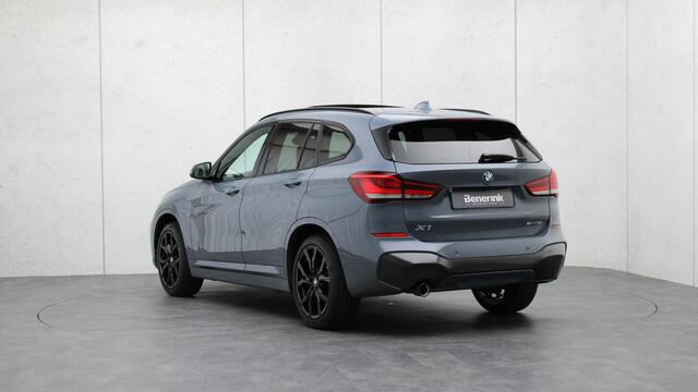 BMW X1 sDrive18i M-Sport | Head-up | Panoramadak | Trekhaak | Driving Assistant Plus | Achteruitrijcamera