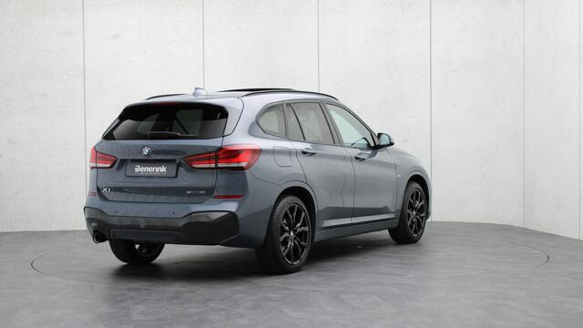 BMW X1 sDrive18i M-Sport | Head-up | Panoramadak | Trekhaak | Driving Assistant Plus | Achteruitrijcamera