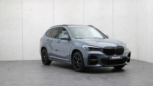 BMW X1 sDrive18i M-Sport | Head-up | Panoramadak | Trekhaak | Driving Assistant Plus | Achteruitrijcamera